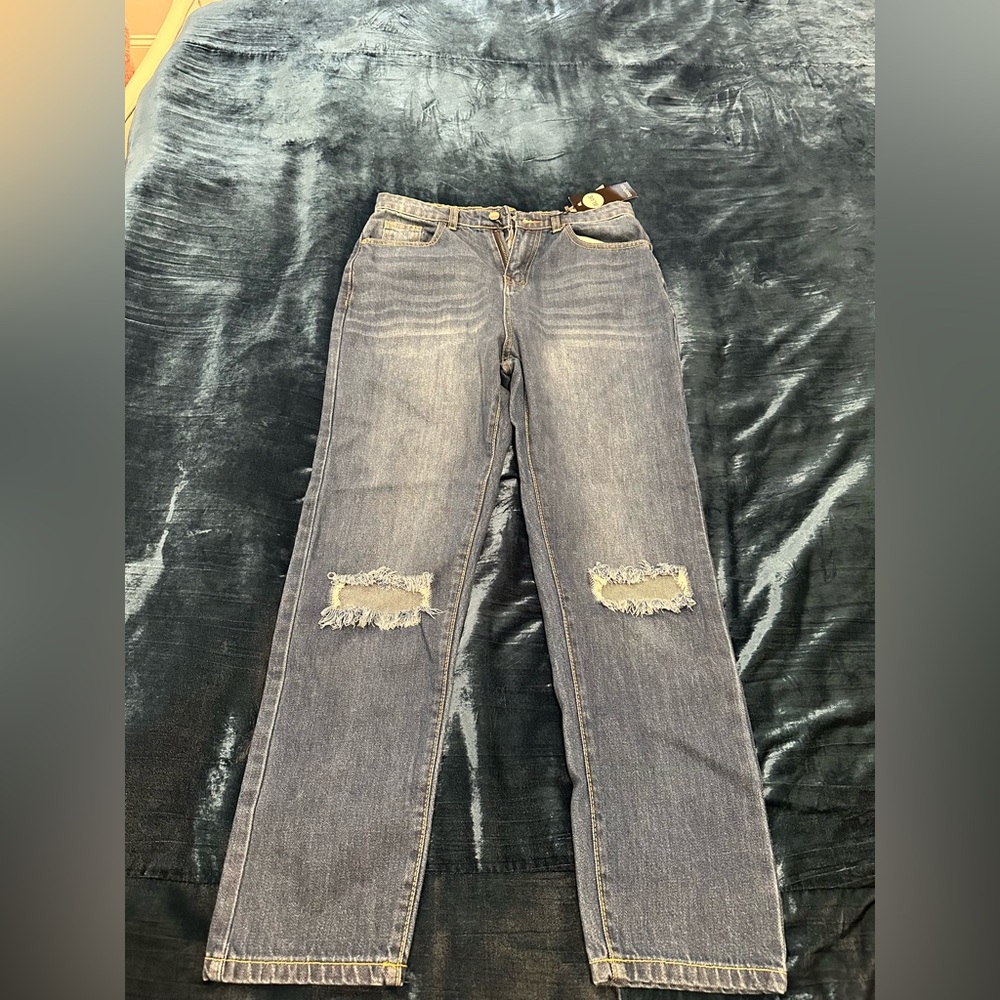 Boohoo High Rise Straight Leg Jeans With Busted Knee MD Blue